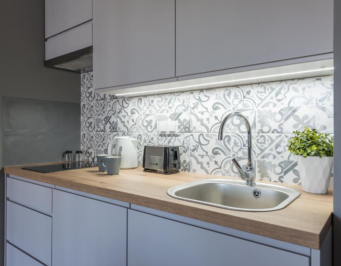 Okecie Airport Studio Bakalarska 2 P&O Serviced Apartments Varsavia Esterno foto